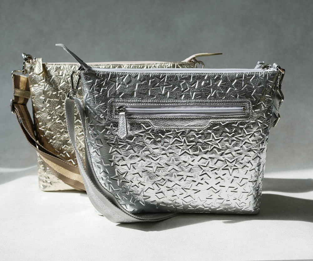 Horizontal Pochette (M) – Star-Embossed Leather 1331-st