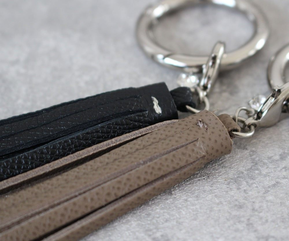 Tassel Charm 1933-gr