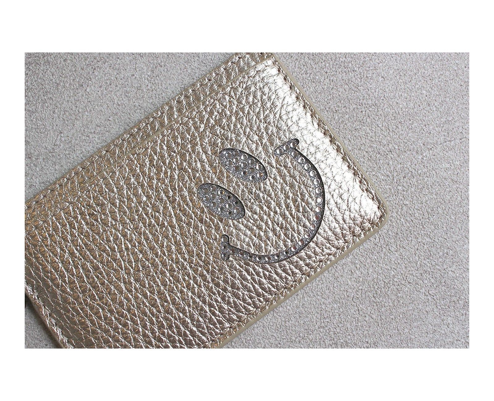Smile Pass Holder With Reel 1658
