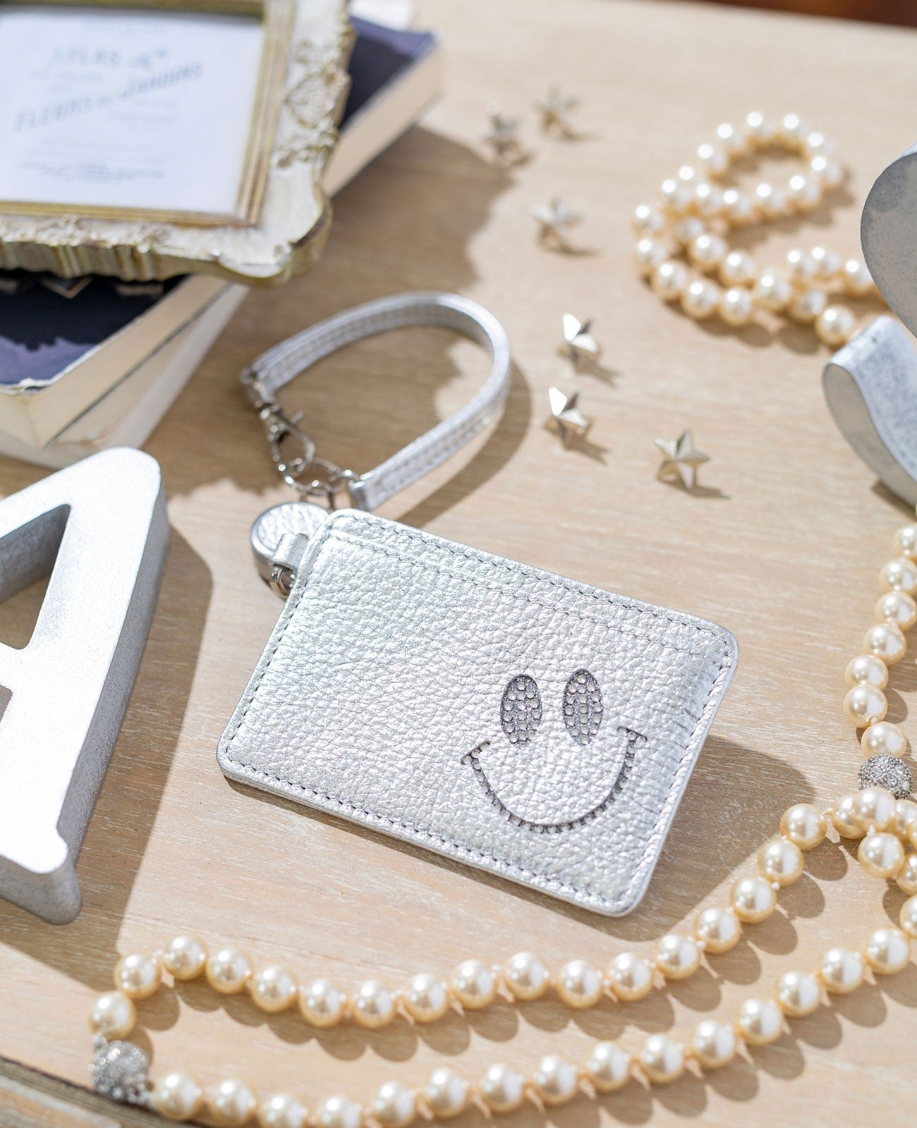 Smile Pass Holder With Reel 1658