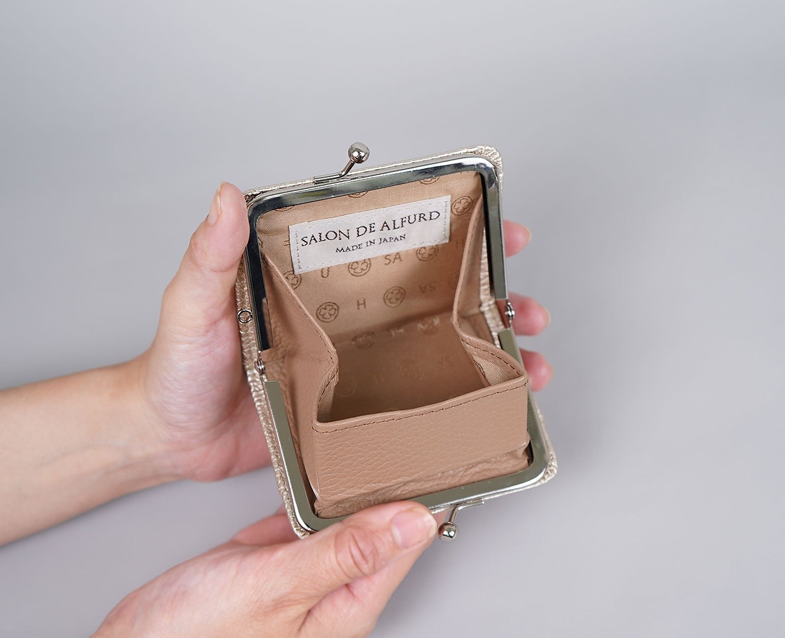 Smile Clasp Coin Case 1712