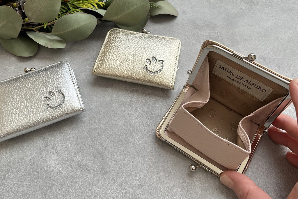 Smile Clasp Coin Case 1712