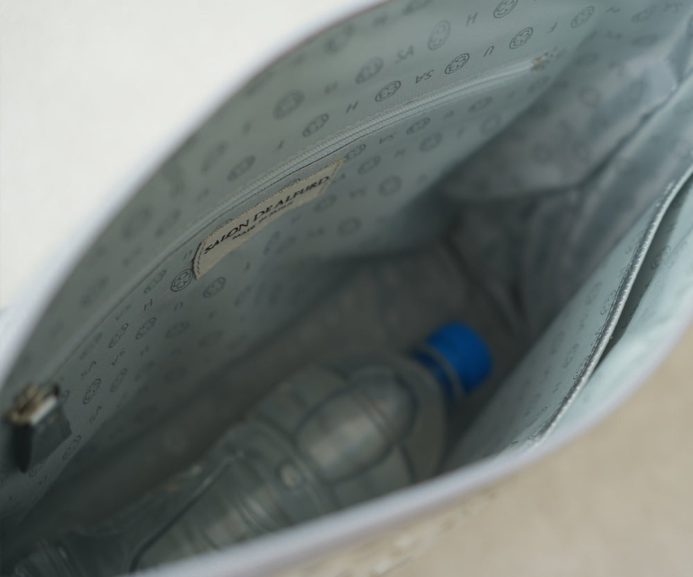 Horizontal Pochette (M) – Star-Embossed Leather 1331-st