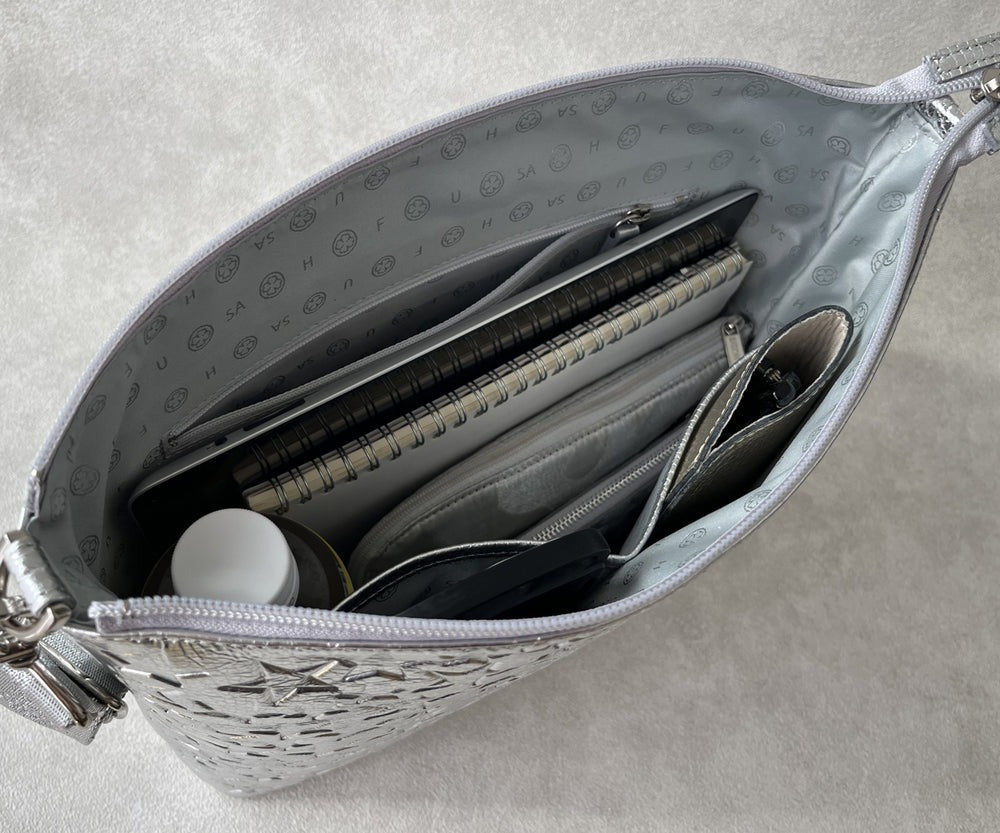 Horizontal Pochette (M) – Star-Embossed Leather 1331-st