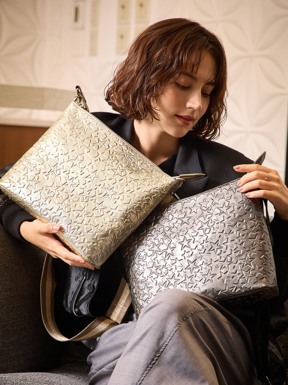 Horizontal Pochette (M) – Star-Embossed Leather 1331-st