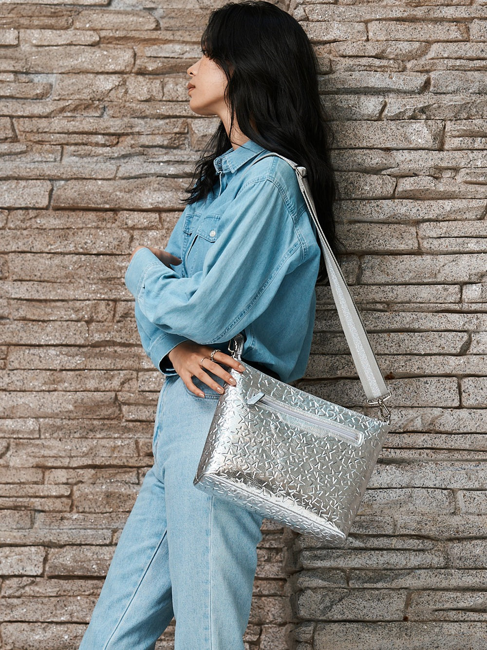 Horizontal Pochette (M) – Star-Embossed Leather 1331-st