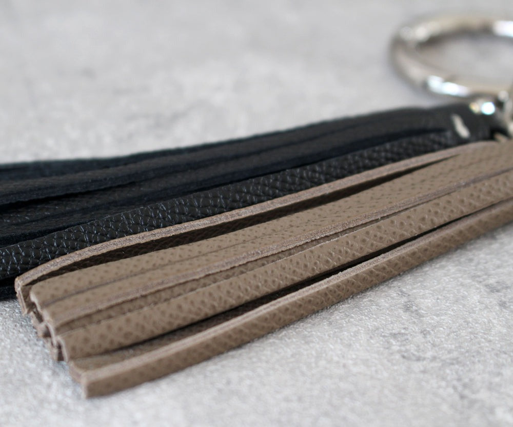 Tassel Charm 1933-gr