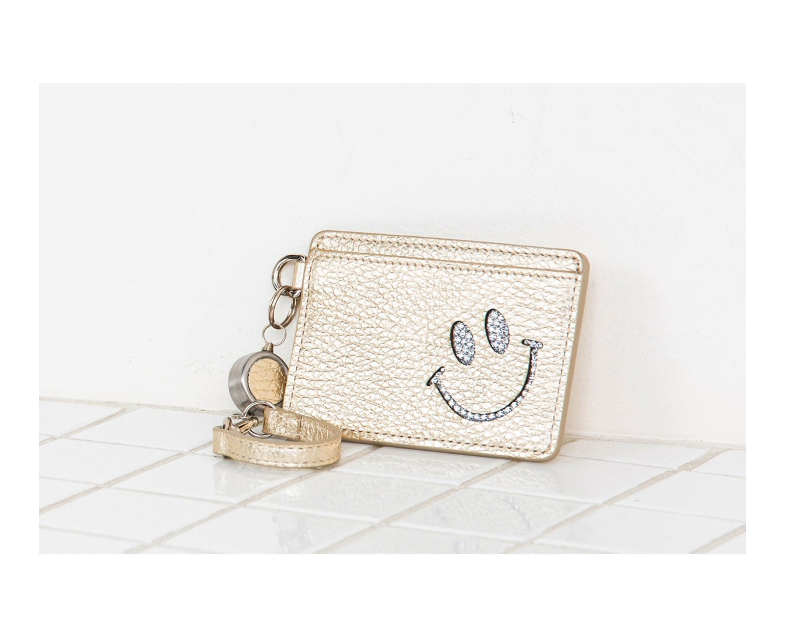 Smile Pass Holder With Reel 1658
