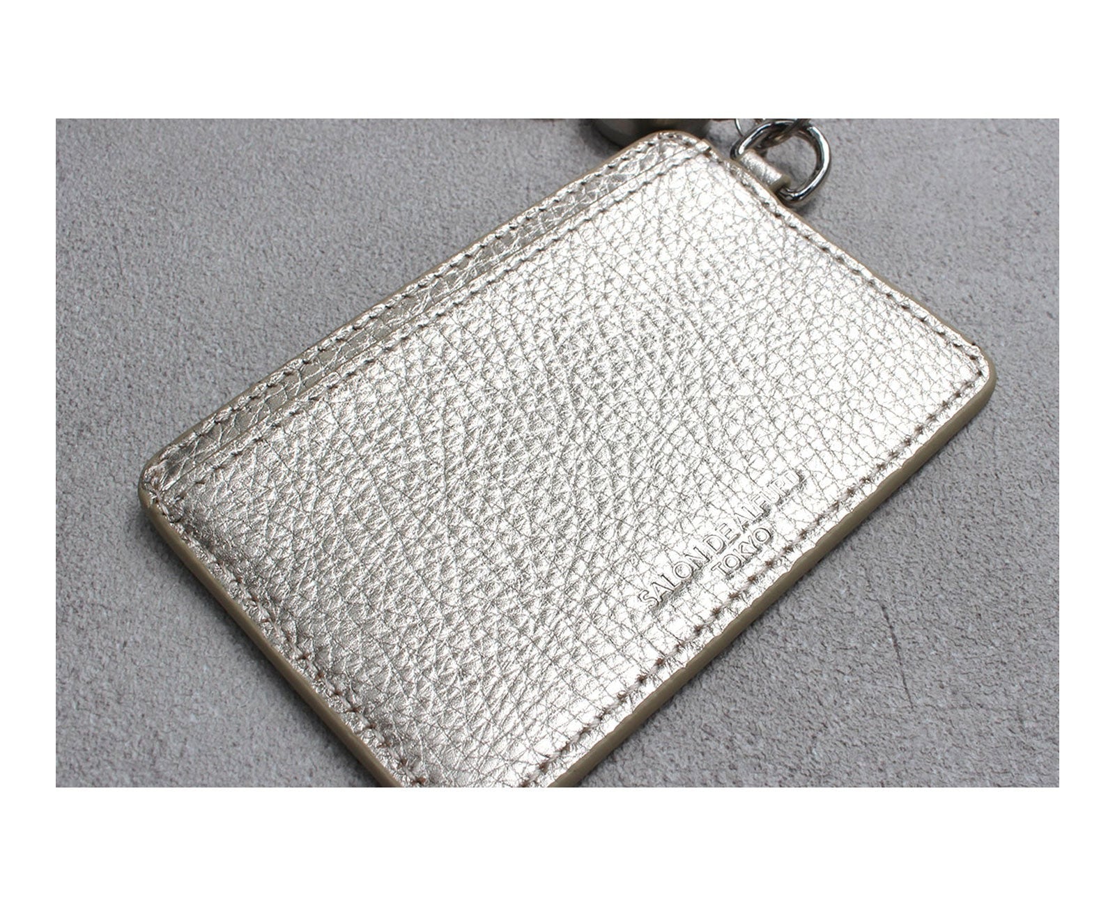 Smile Pass Holder With Reel 1658