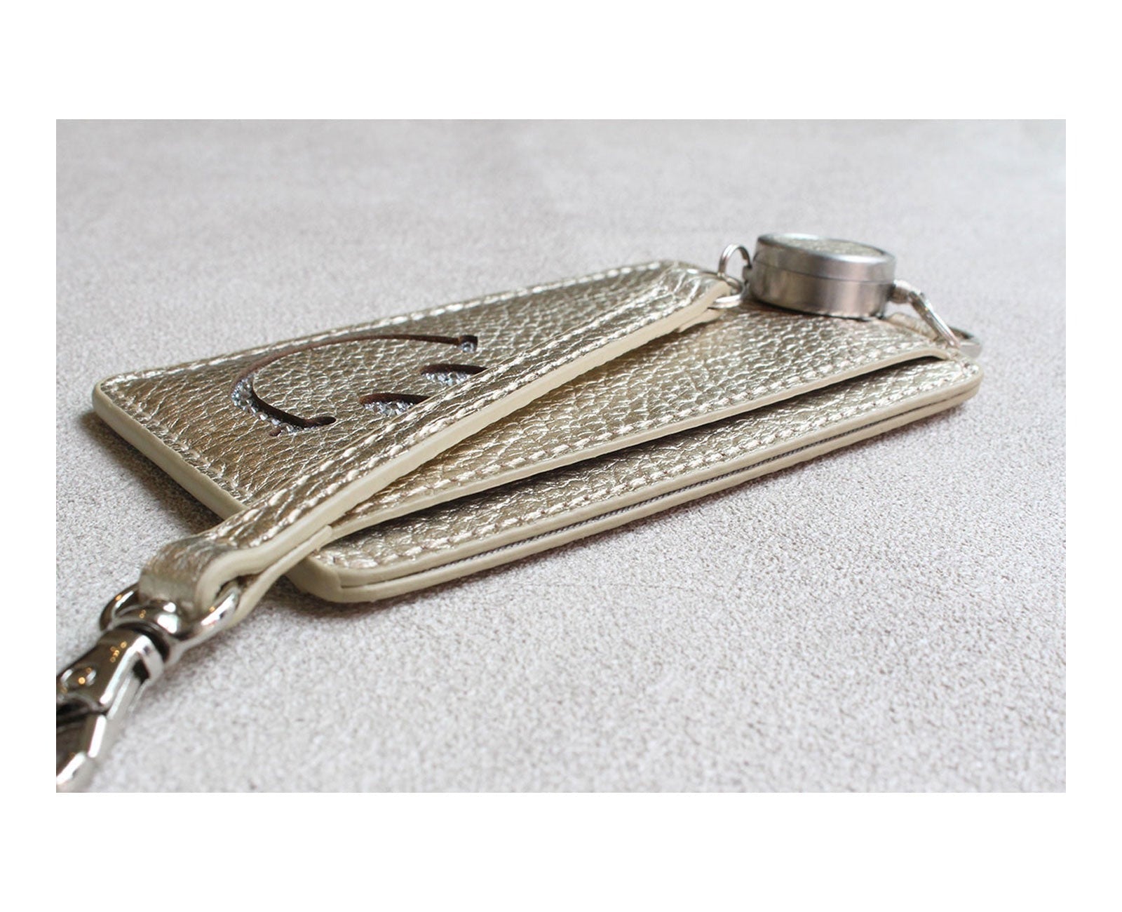 Smile Pass Holder With Reel 1658